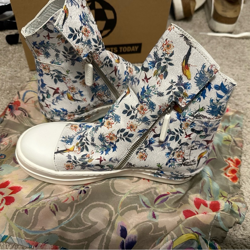 Johnny Was zip up sneakers